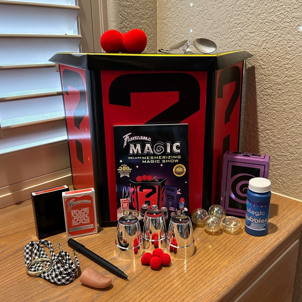 Fantasma Magic Deluxe Mesmerizing Magic Show Set